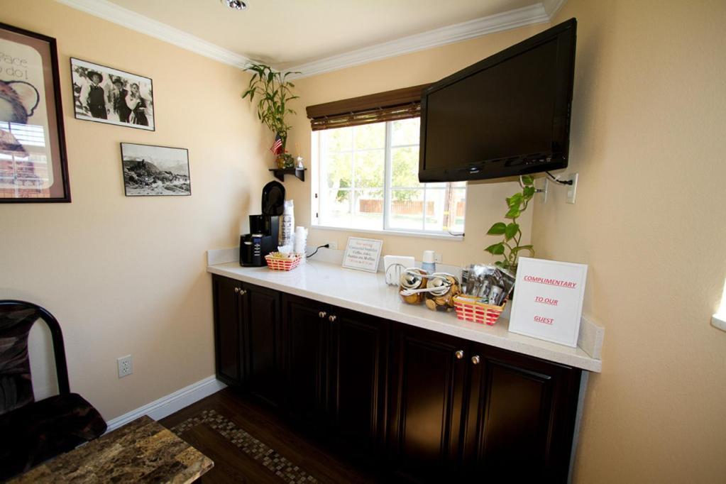 Trails Motel Lone Pine Extérieur photo